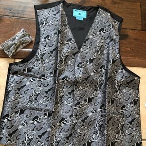 Formal wear vest and bow tie set